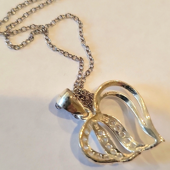925 Sterling silver heart and chain with 17 czs!! - Picture 6 of 9